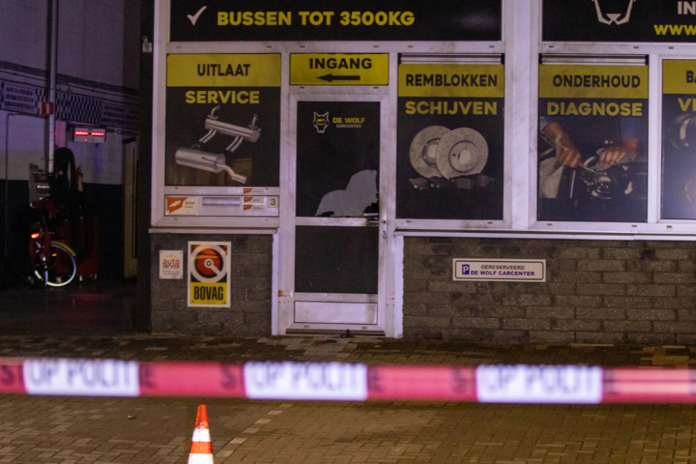 Explosie bij autobedrijf in Koolhovenstraat