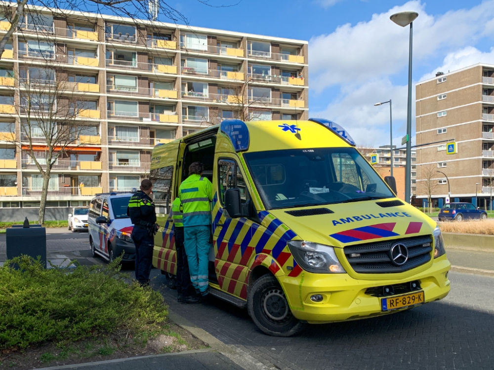 Vrouw gewond na aanrijding auto met fiets