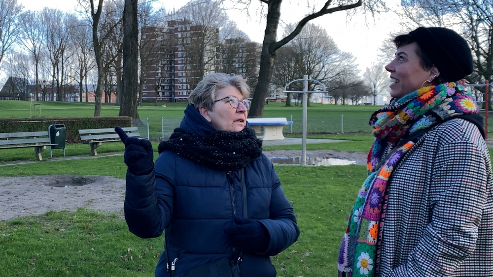 Idee van bewoners leidt tot gloednieuwe speelplek bij Maasboulevard: “Het is nu gewoon kut”