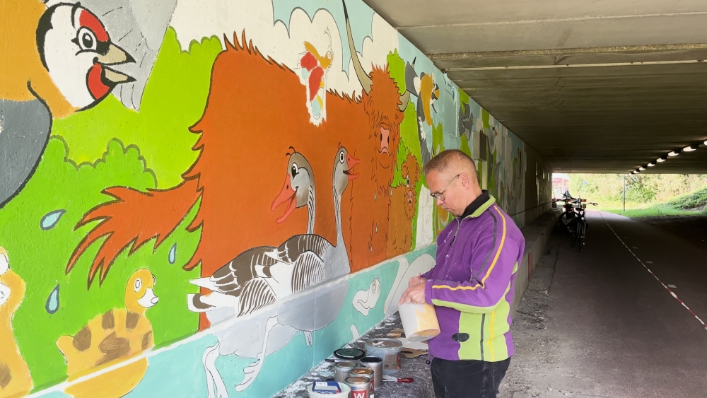 Nieuw kunstwerk onder A20-viaduct geeft Vlaardingen kleur