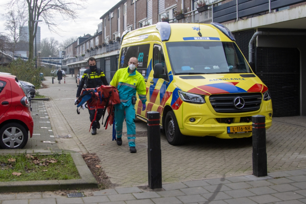 Politie en ambulance met spoed naar woning Tjalk; geen woningoverval maar mogelijk inbraak