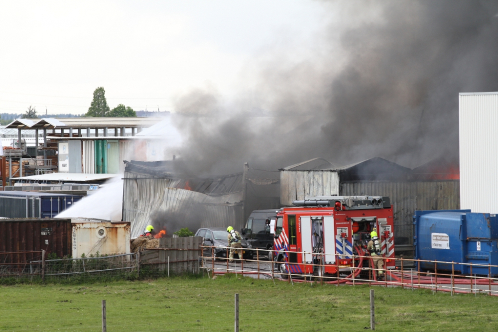 Zeer grote brand in Bleiswijk ook in Schiedam te zien