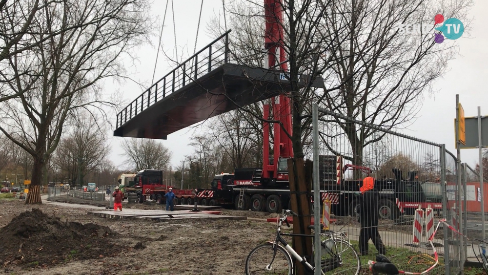 Nieuwe brug geplaatst in Schiedam