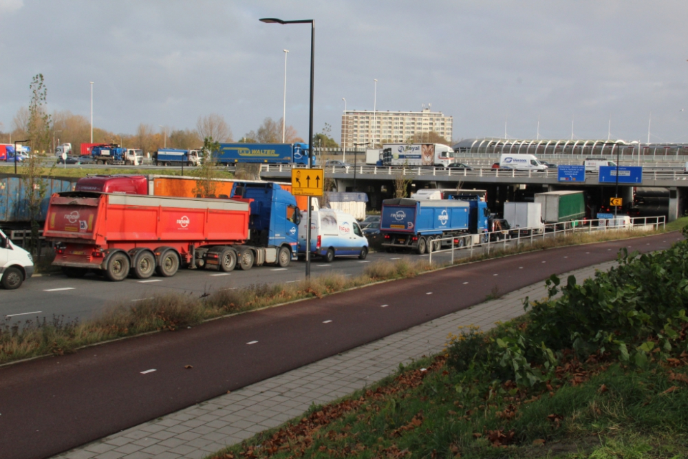 Verkeersinfarct door modderspoor in de Beneluxtunnel