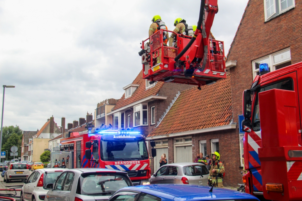 Dieren uit brandende woning in Overschie gered, toch 3 dieren omgekomen