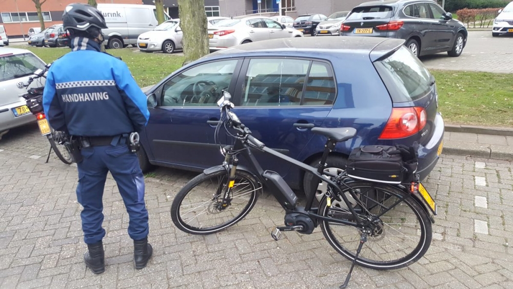 Handhaving spot gestolen auto in Nieuwland