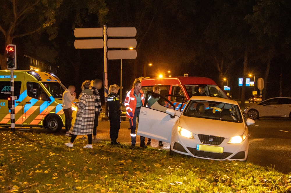 Grote verkeersdrukte door ongeval op druk kruispunt