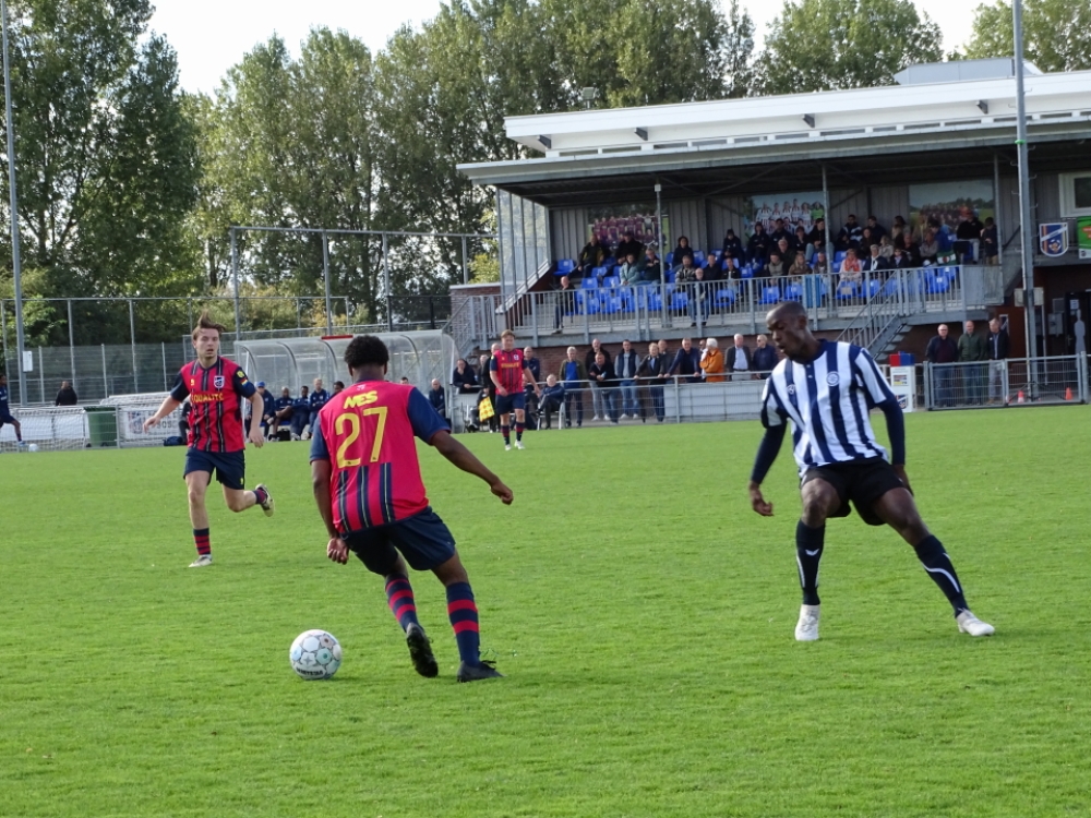 Victoria&#039;04 gaat ten onder tegen Neptunus