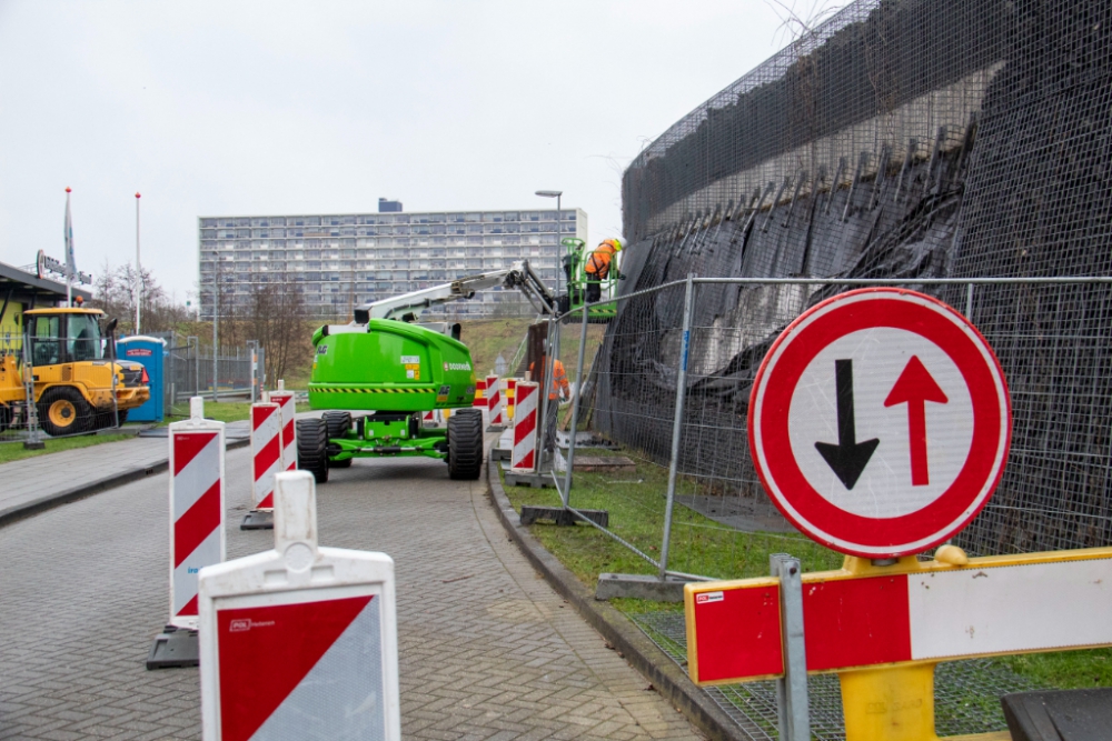 Gevaar geweken: gevallen lavastenen worden verwijderd uit de korven op de Zoomweg