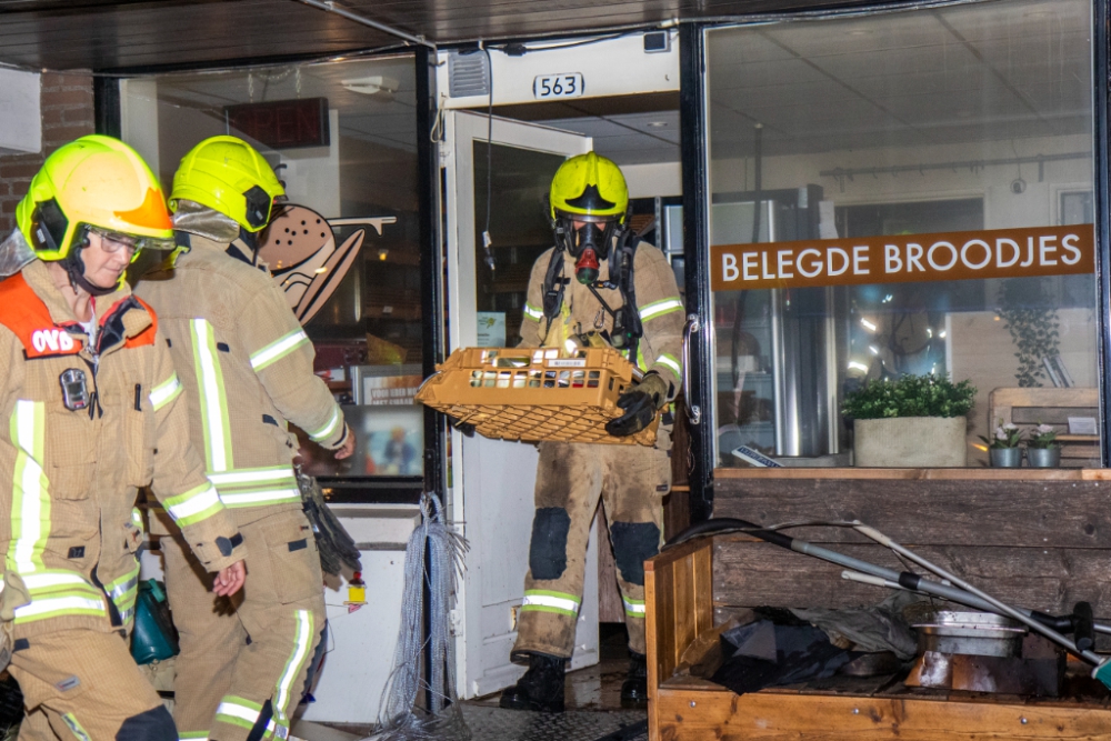 Forse brand in broodjeszaak op de S-Gravelandseweg