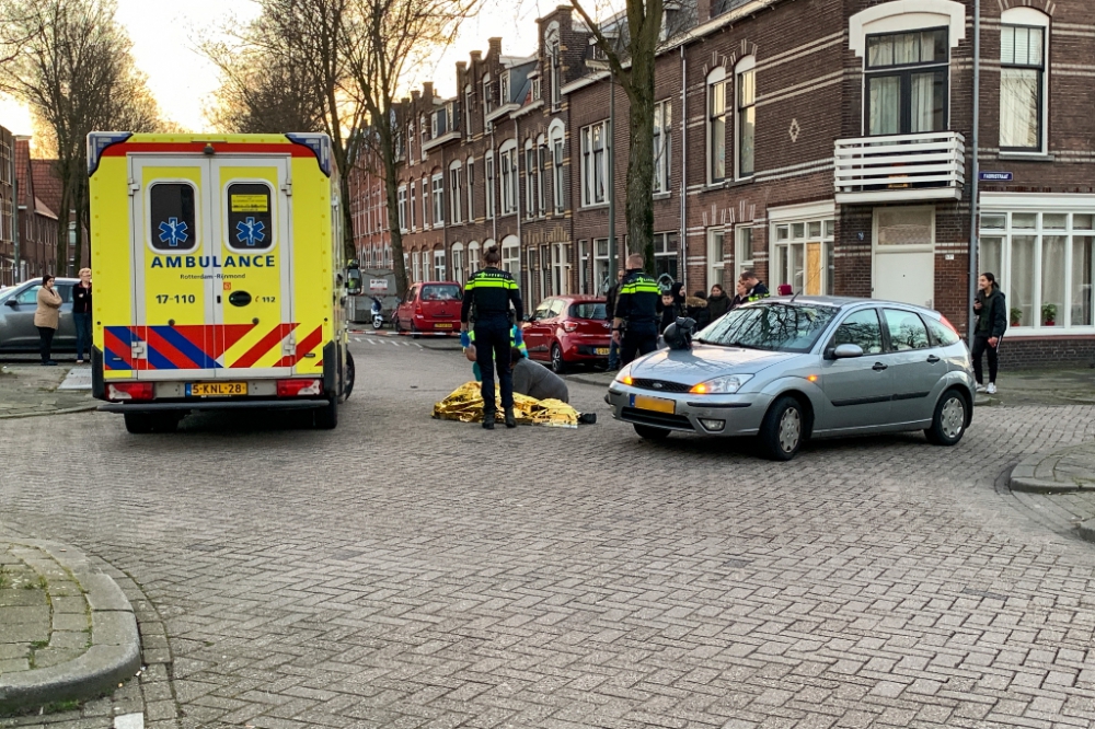 Scooterrijder gewond na botsing met auto op de Westfrankelandsestraat