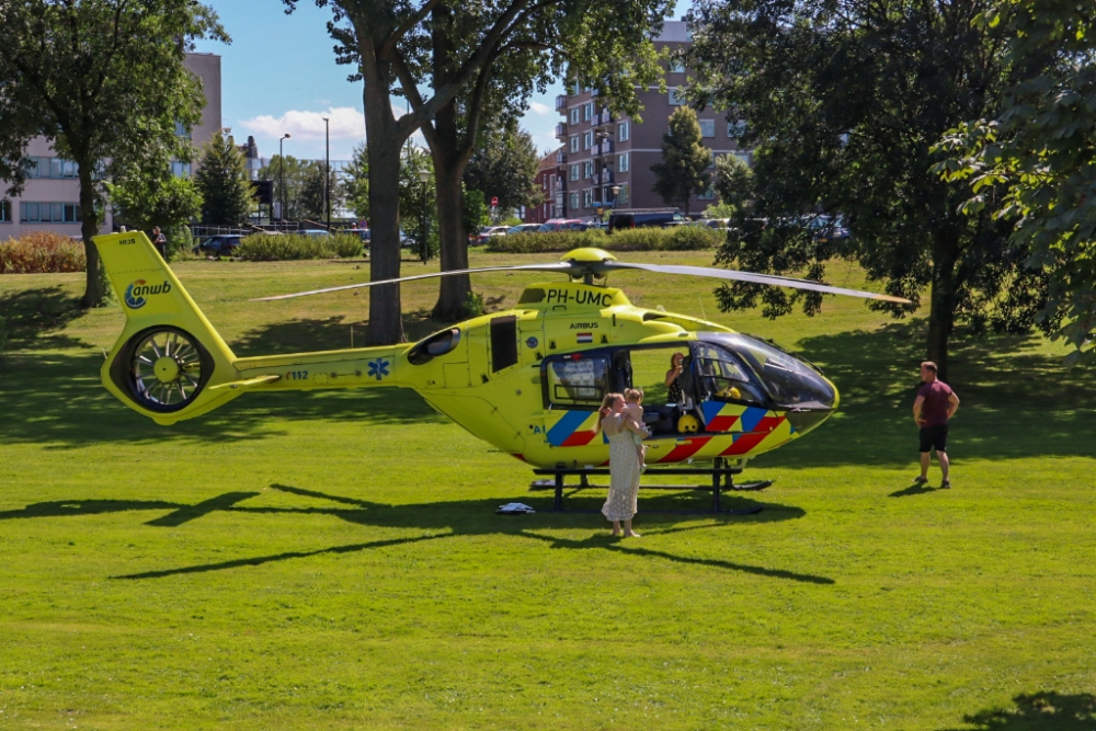 Traumahelikopter landt in Vlaardingen voor medische noodsituatie