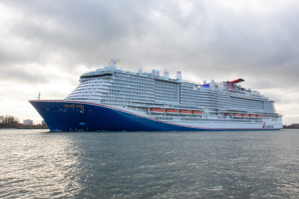 Gloednieuw cruiseschip even te zien in Schiedam