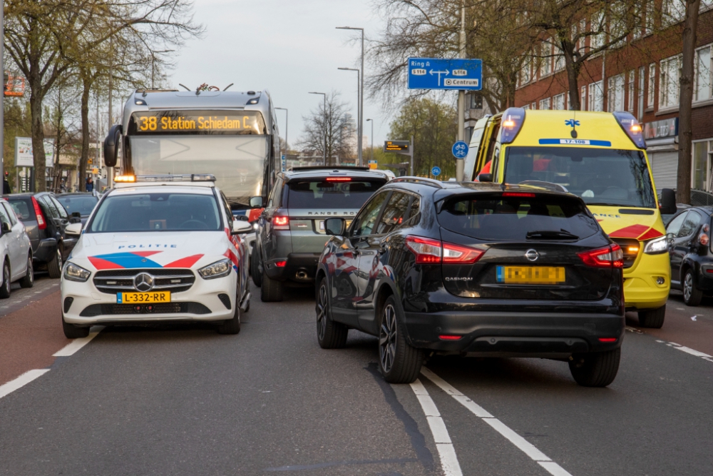 Ongeduldige automobilisten bij ongeval scooterrijder op de Franselaan