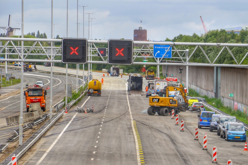 Oeps: tijdelijke rijstrook A20 verzakt, vanavond is de weg richting van Hoek van Holland gesloten