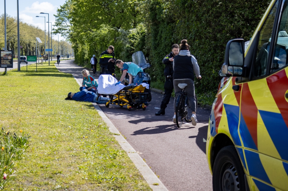 Scooterrijder raakt gewond bij frontale botsing