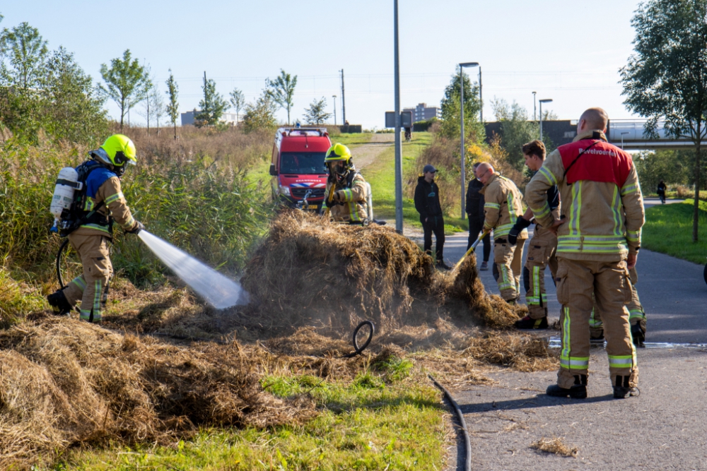 Weer hooibaal in brand gestoken aan de Cricketweg