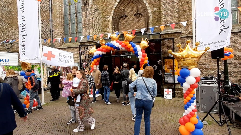 Koningsdag in Schiedam Centrum: kinderpaleis, oud-Hollandse spelletjes, optredens en vrijmarkt