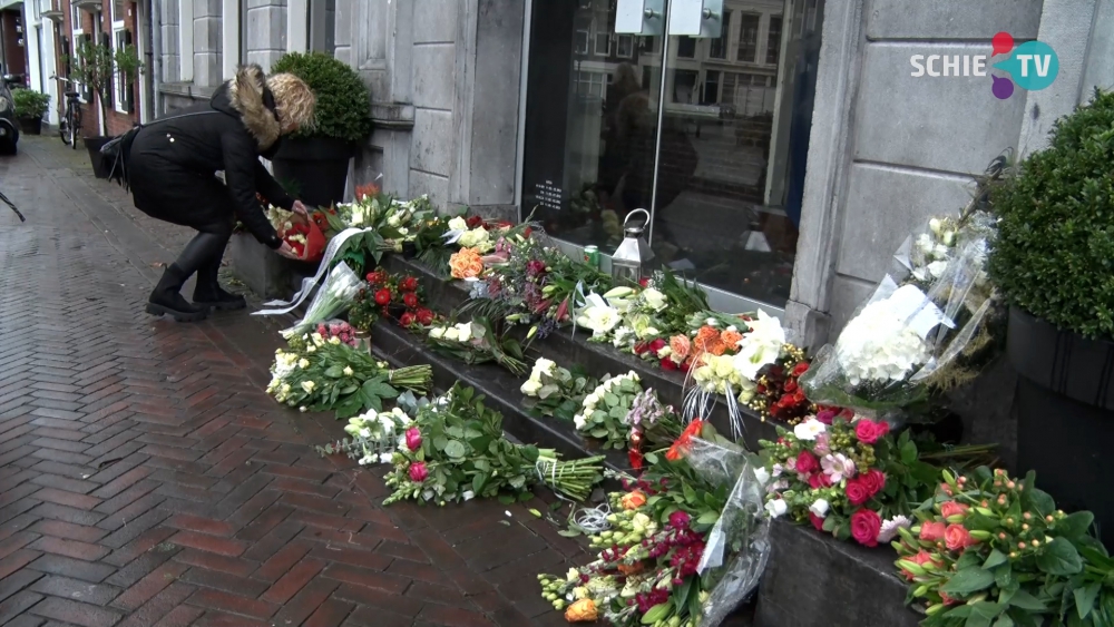 Bloemen voor overleden Toon bij Lucas Drinkwinkel