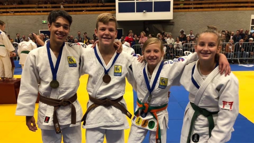 Veel eremetaal Schiedamse judoka’s in Made en Zuidland