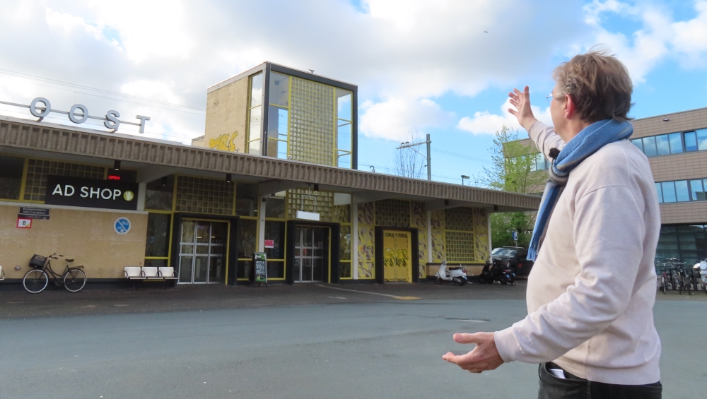 Station Vlaardingen Oost niet meer bij de tijd: ‘Geef mij een klok!’