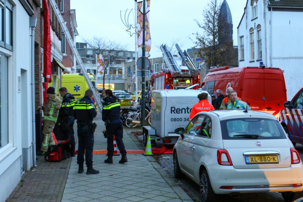 Hulpdiensten ruikken uit en politie &#039;breekt in&#039; vanwege vreemde geur in de Gorzen