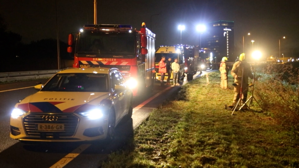 Grote zoekactie naar inzittenden gecrashte auto Kethelplein