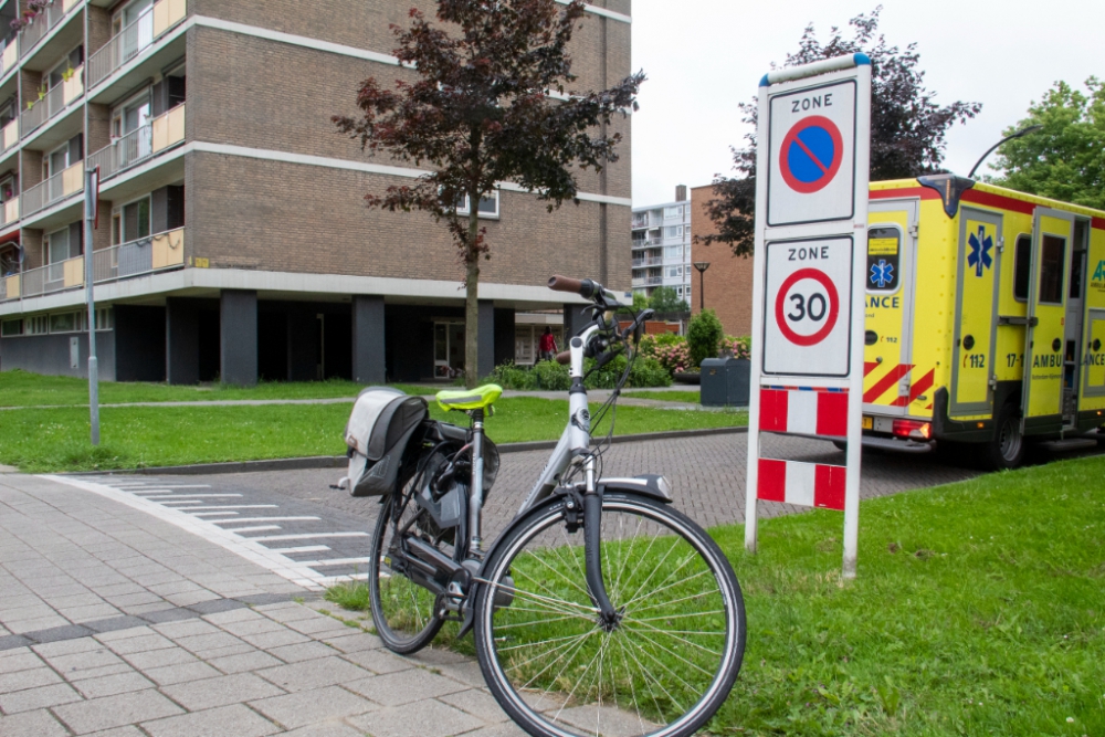 Fietsster gewond na aanrijding met auto