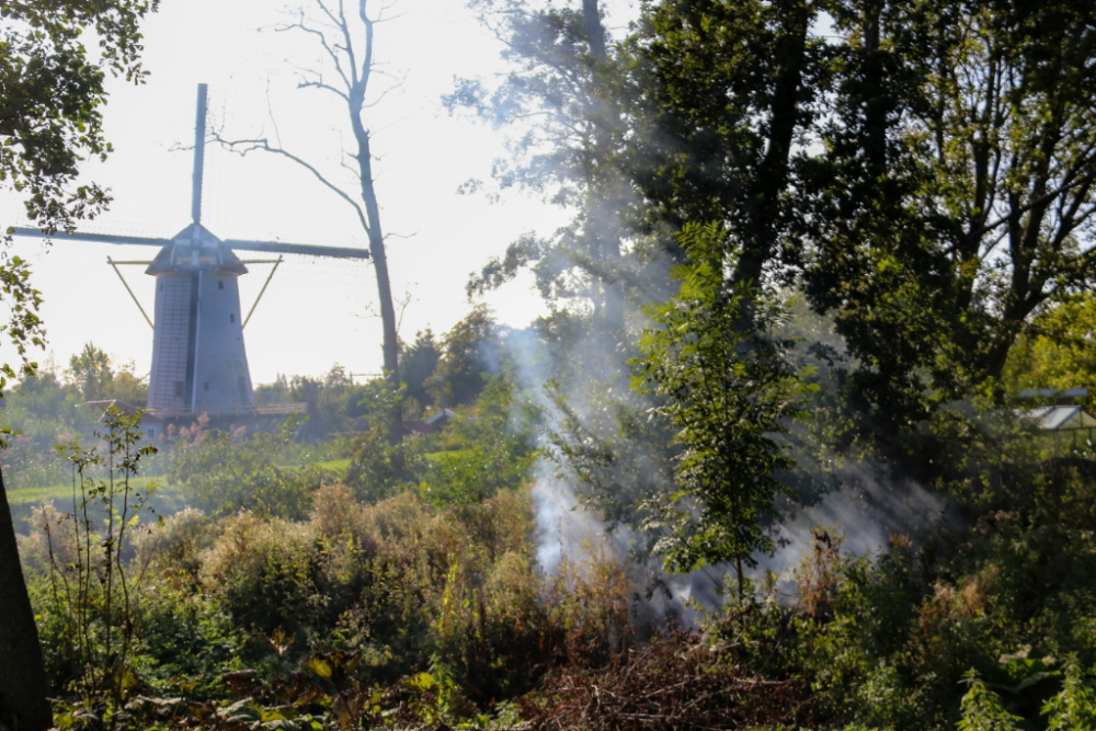 Buitenbrand nabij tuinhuisjes Vijfsluizen