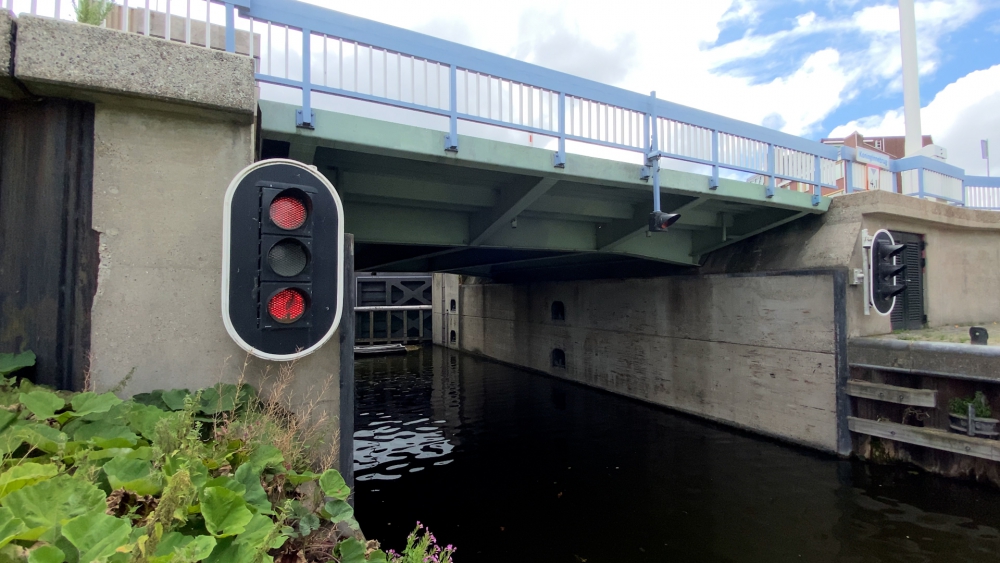 Niet meer met de boot door de Buitensluis vanwege droogte: ‘we willen het zoute zeewater tegenhouden’