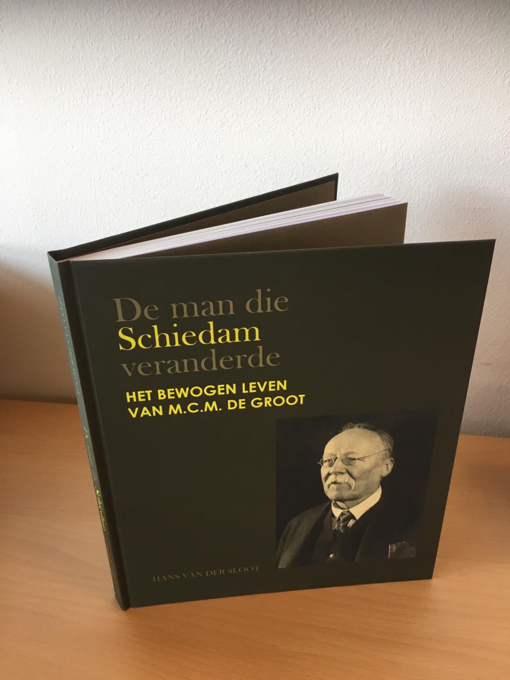 ‘De man die Schiedam veranderde&#039; tegen wil en dank geëerd met boek