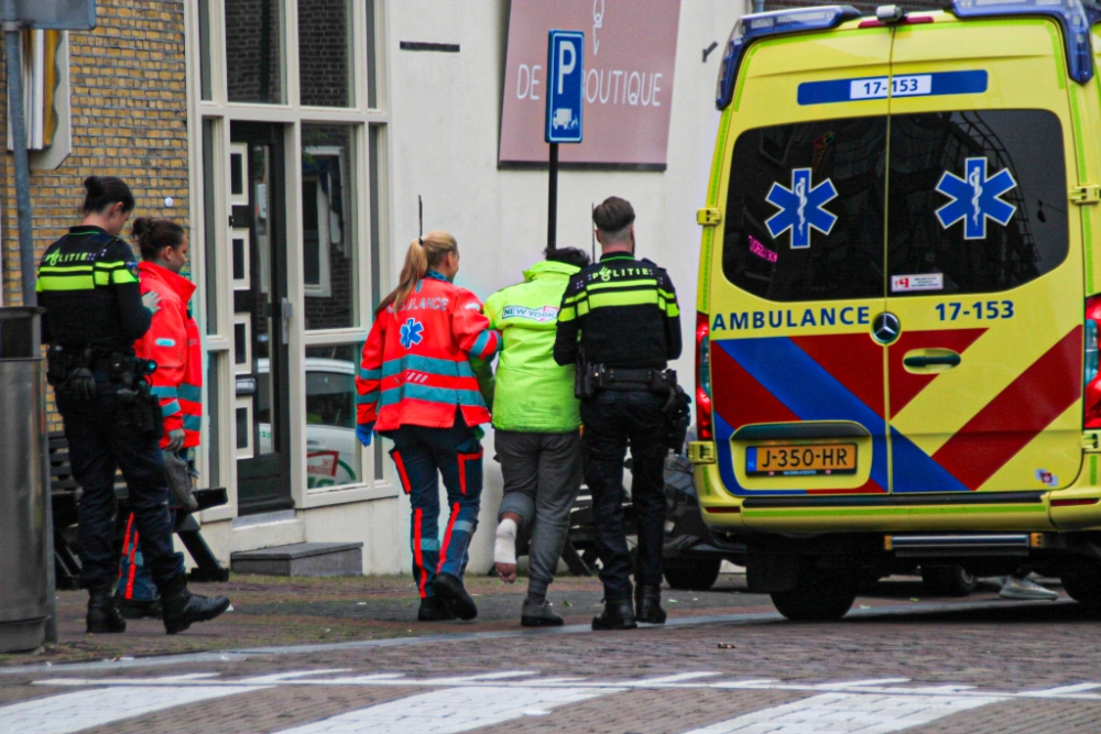 Pizza-koerier raakt gewond bij val