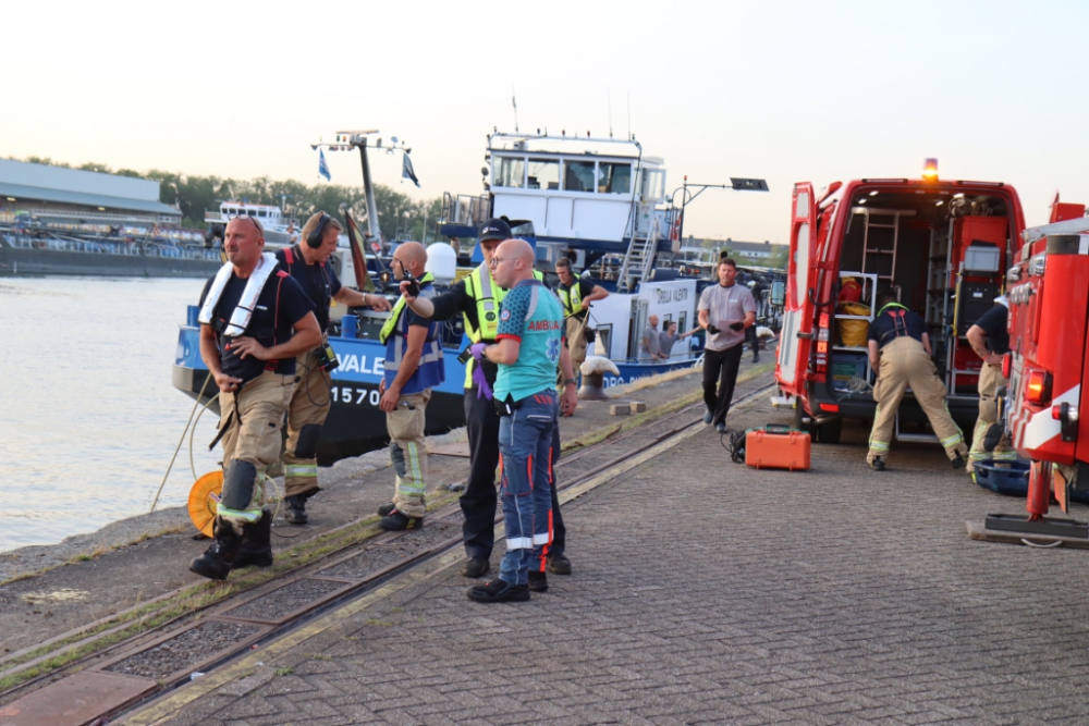 Vrachtwagenchauffeur gaat zwemmen in Merwehaven en verdrinkt