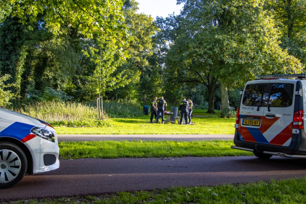 Politie rukt met kogelwerende vesten uit voor tieners met ‘vuurwapen’