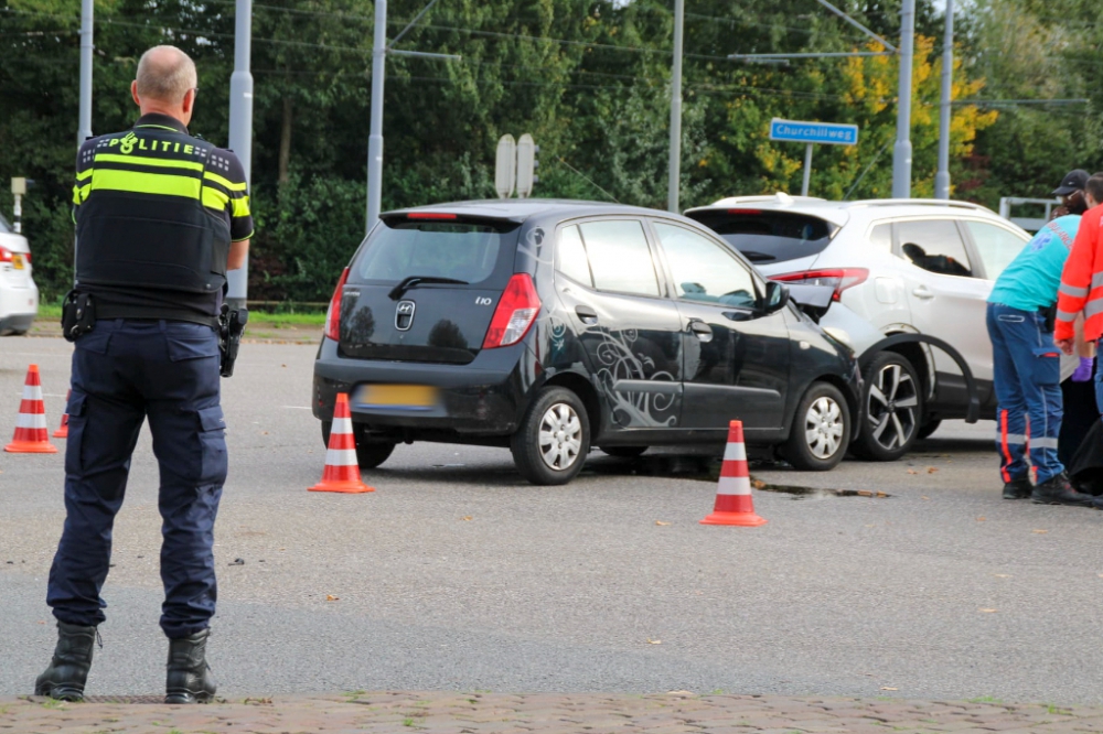 Minstens één gewonde bij aanrijding op kruising Churchillweg/Laan van Bol &#039;Es