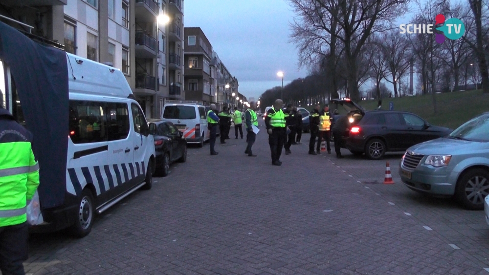 Grote veiligheidsactie in Oost: &#039;We weten vrijwel zeker dat we in Schiedam altijd wel wat tegenkomen&#039;