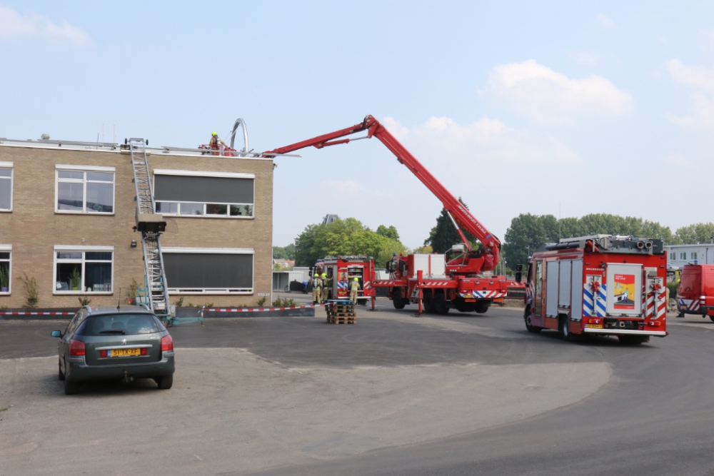 Brandje in bedrijfspand snel onder controle