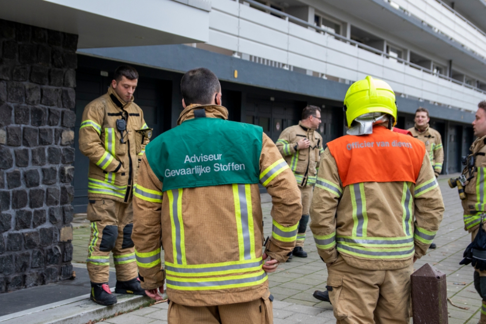 Brandweer rukt uit voor gaslucht in flat Spieringshoek