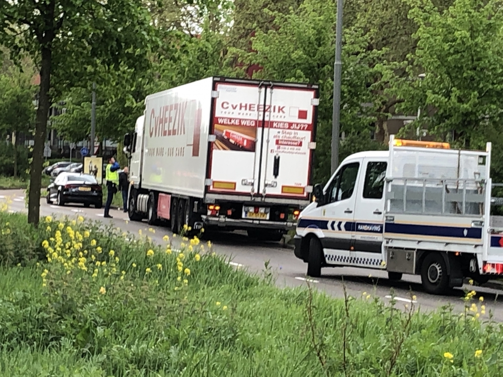 Aanrijding vrachtwagen met personenauto