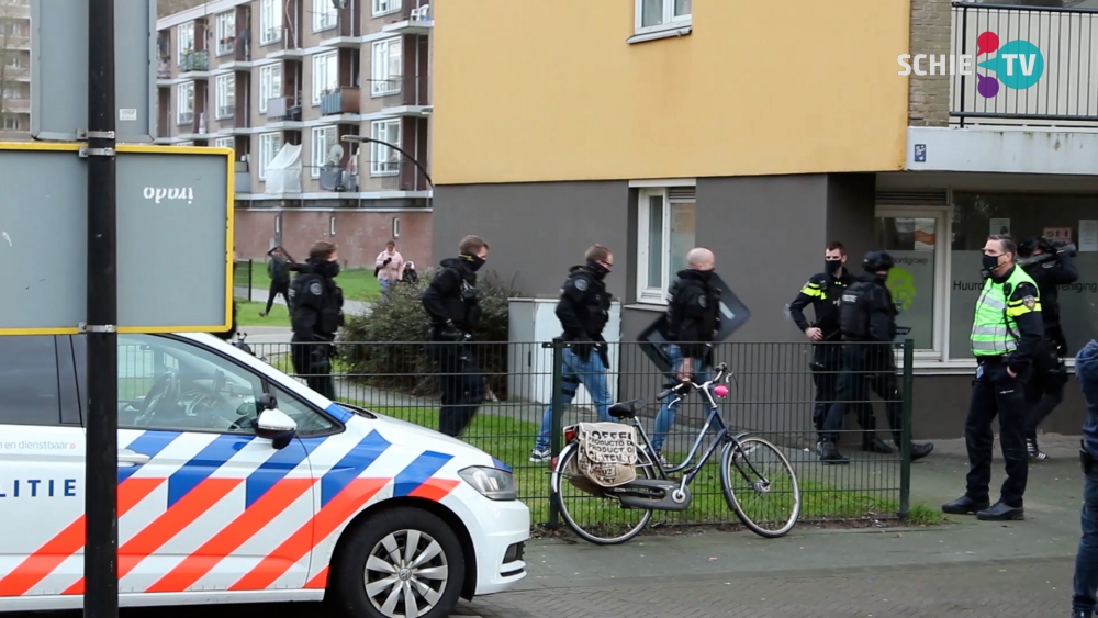 Team Parate Eenheid, wapenstok en politiehond ingezet na ruzie en steekpartij tussen tieners