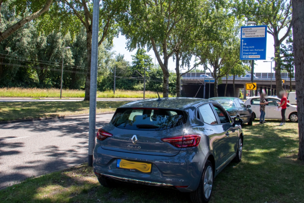 Flinke schade bij aanrijding drie auto&#039;s op de Churchillweg