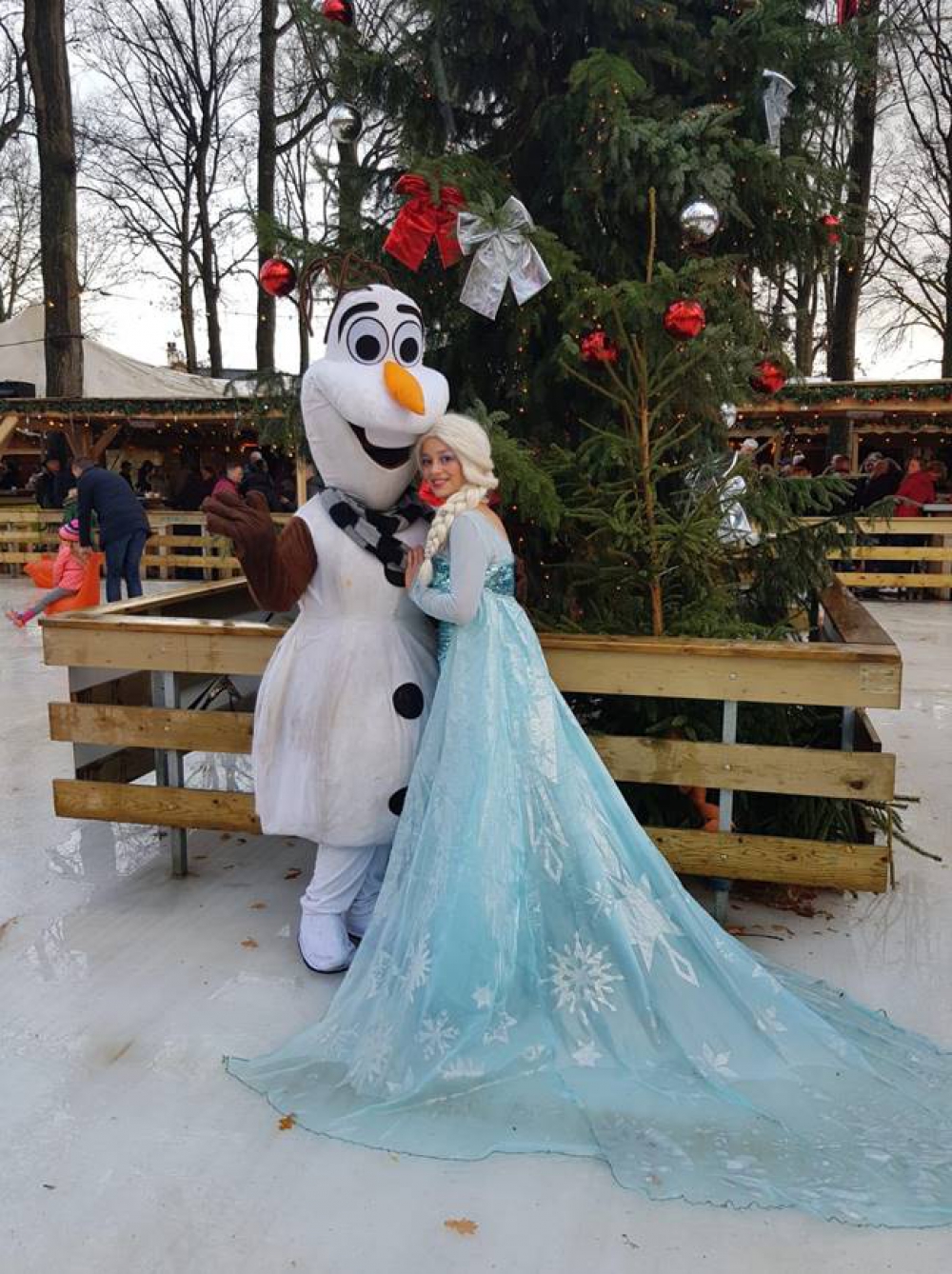 Elsa en Olaf tijdens Kaarsjesavond in het I-PUNT de WAAG