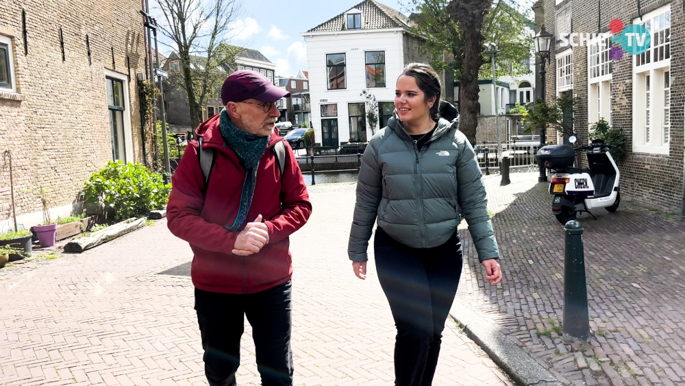 Stadswandelingen gaan weer van start: “Voor iedereen die iets te weten wil komen over Schiedam”