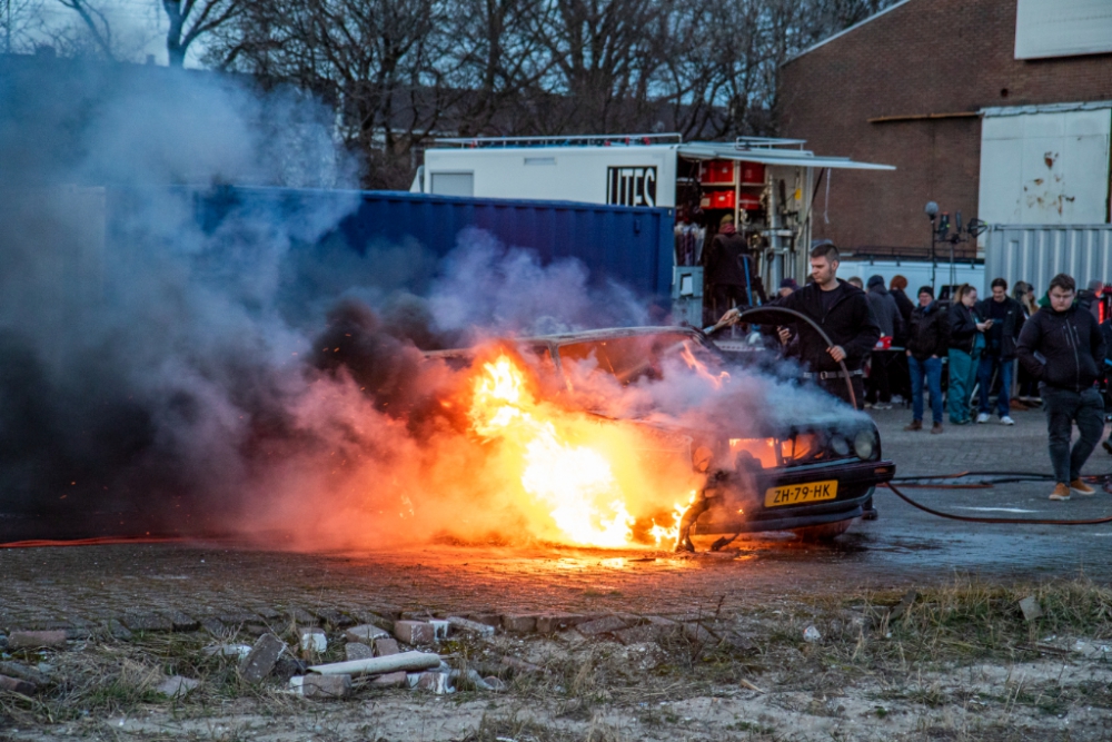 Uitslaande brand en rookwolken op Rotterdamsedijk blijken te komen van filmopnames