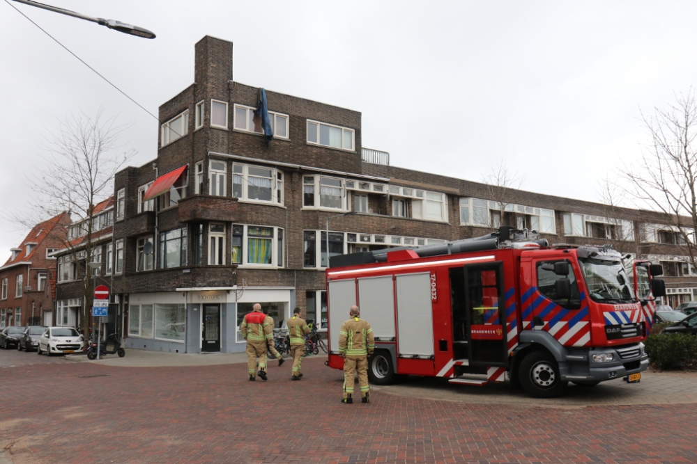 Brandweer rukt uit voor loshangend zeil