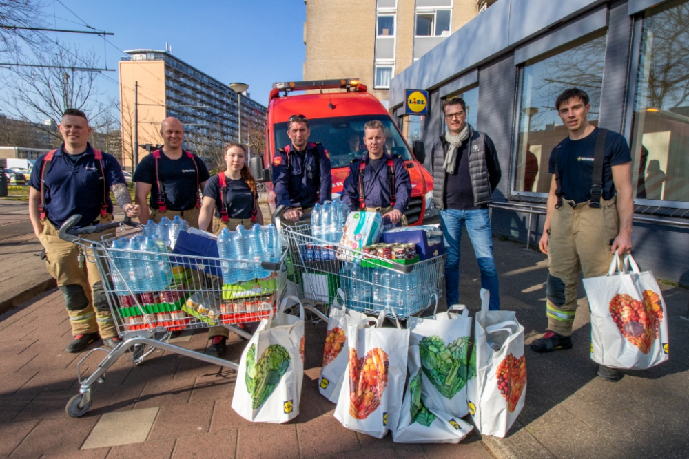 Brandweer Schiedam shopt voor Oekraïne