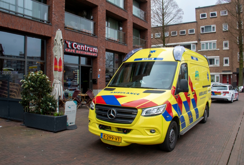 Man zwaargewond na bedrijfsongeval op Stationsplein