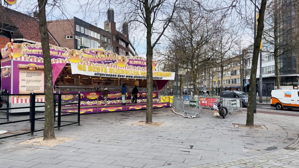 Nick Olij, André van Duin of Angelina Jolie, wie opent de kerstmarkt in Schiedam?