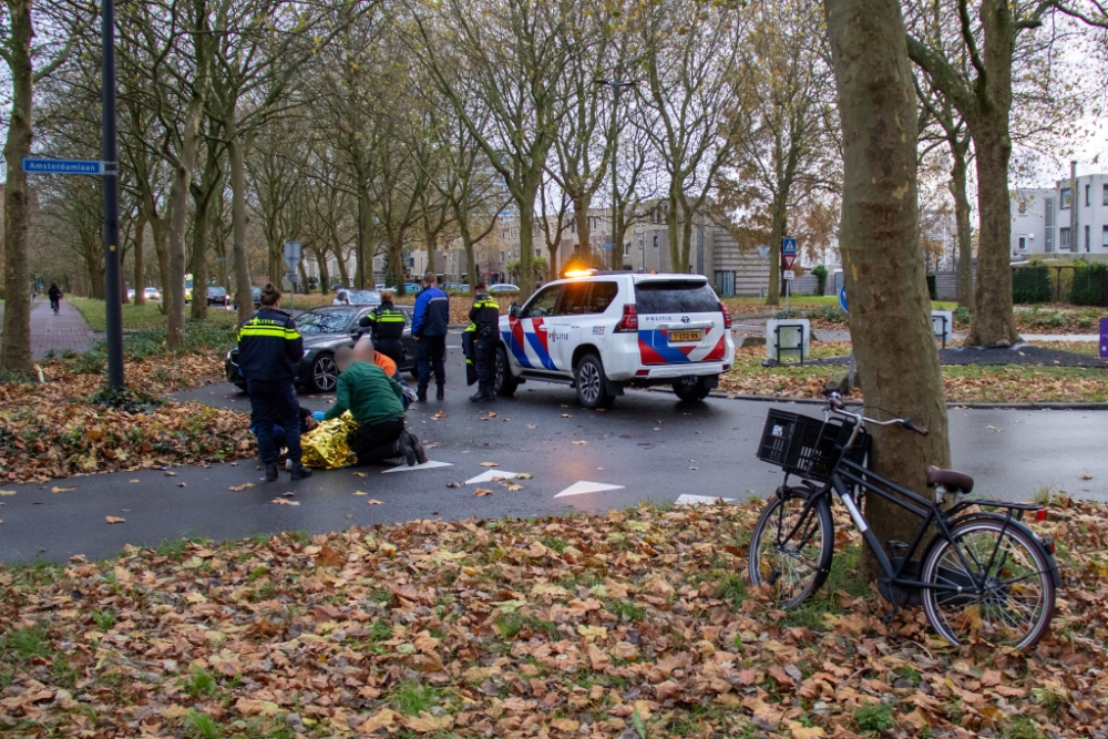 Jongetje op fiets aangereden door auto in Vlaardingen