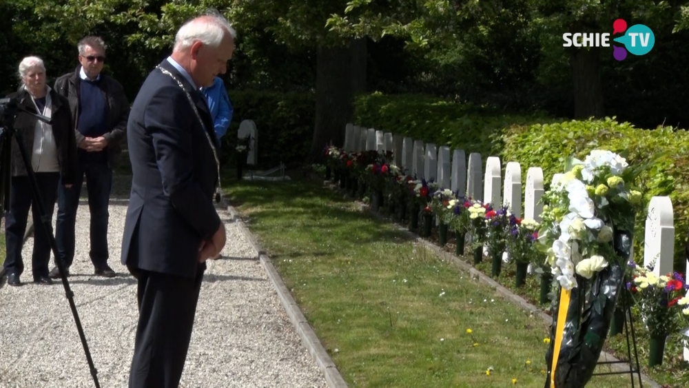 Herdenking Schiedamse oorlogsslachtoffers op de Beukenhof